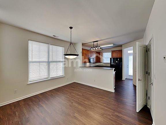 4th image of 134 Kensington St