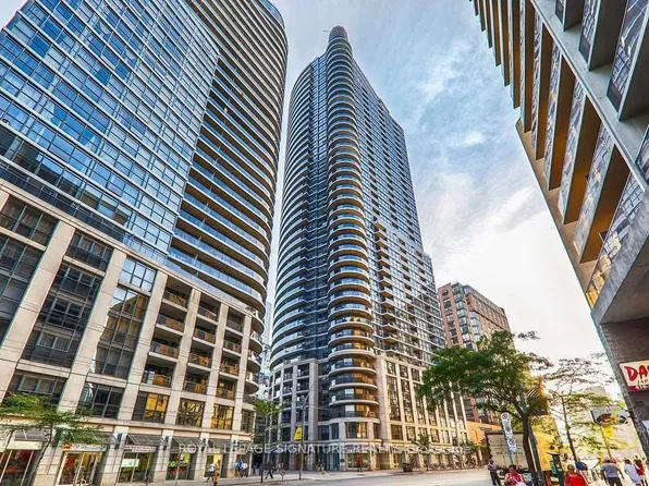 21 Carlton St, Toronto, ON