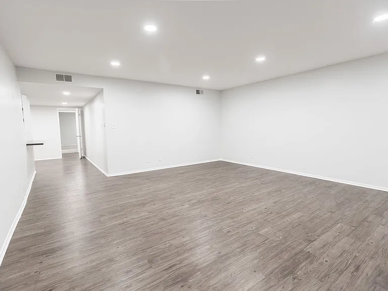 8375 Fountain Ave — Photo 14