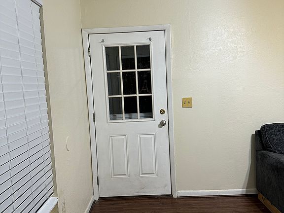 3rd image of 606 S Lotela Ave
