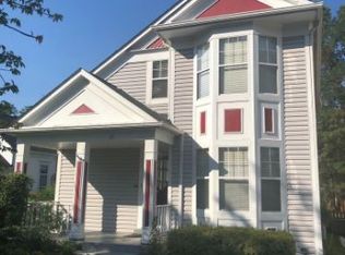 30 Fenton Wood Dr, Sterling, VA 20165