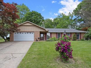 23 Clover Dr, Belleville, IL 62221
