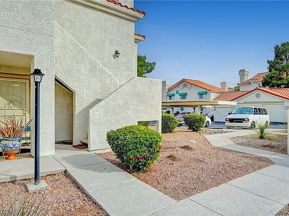 2nd image of 7908 Lago Vista Ln Unit 101