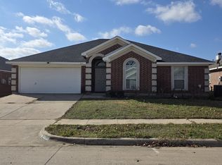 8020 Splitrail Ct, Arlington, TX 76002