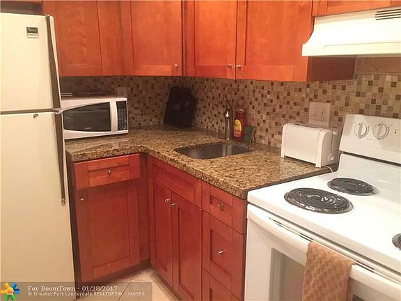 4th image of 1731 SE 15th St APT 206