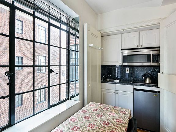 4th image of 25 Tudor City Pl APT 1714