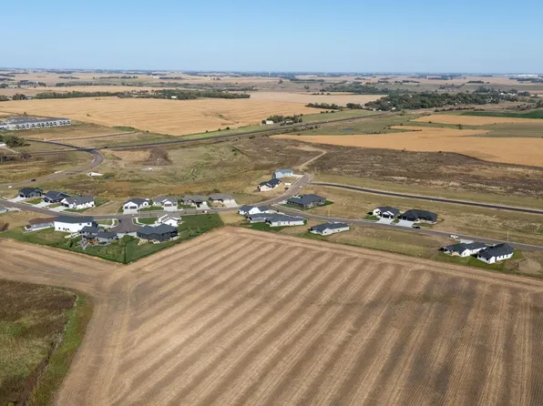 4 Dortoka Ave, Hartford, SD 57033