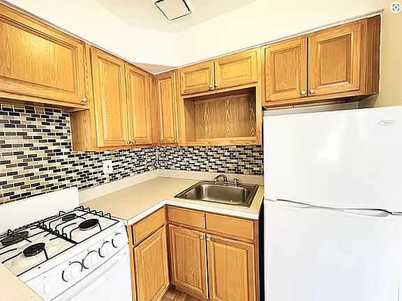 2nd image of 65 Cooper St APT 3B