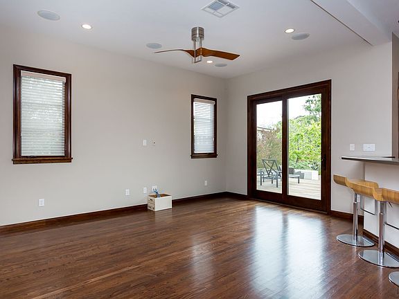 5th image of 3749 Elliott St