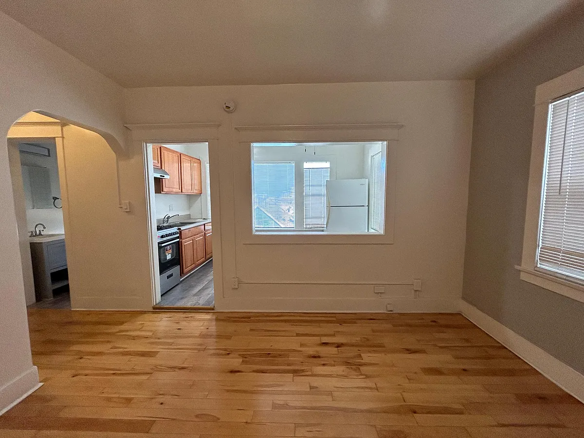 Building Photo - 836 S Park View St #6