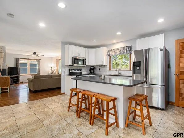 7752 Highland St, Ralston, NE 68127