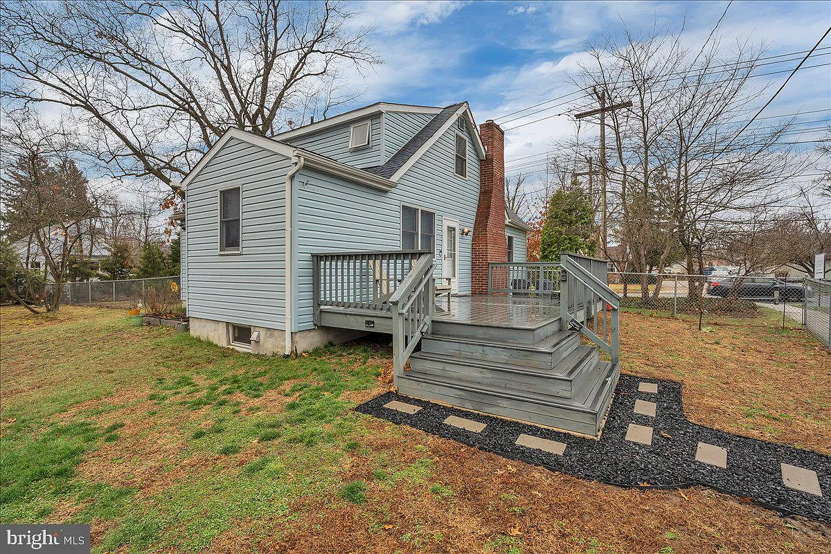 20 W Laurel Rd photo 1