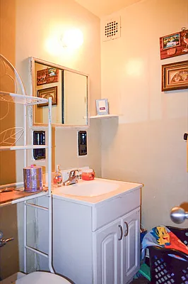 Sold by Winzone Realty Inc | media 9