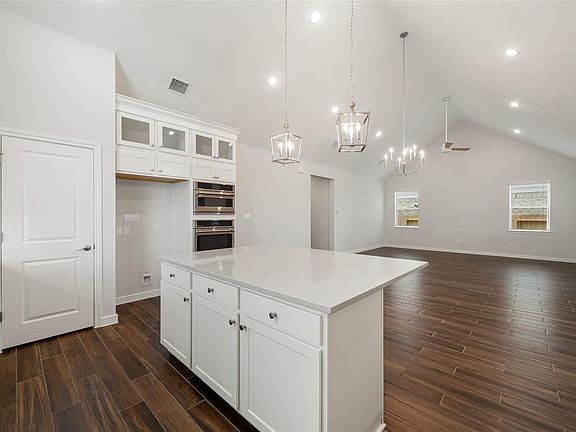 5th image of 2615 Clapbread Ln