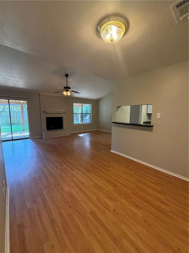 3 bed, 1168 sqft, $1,595 — Photo 3