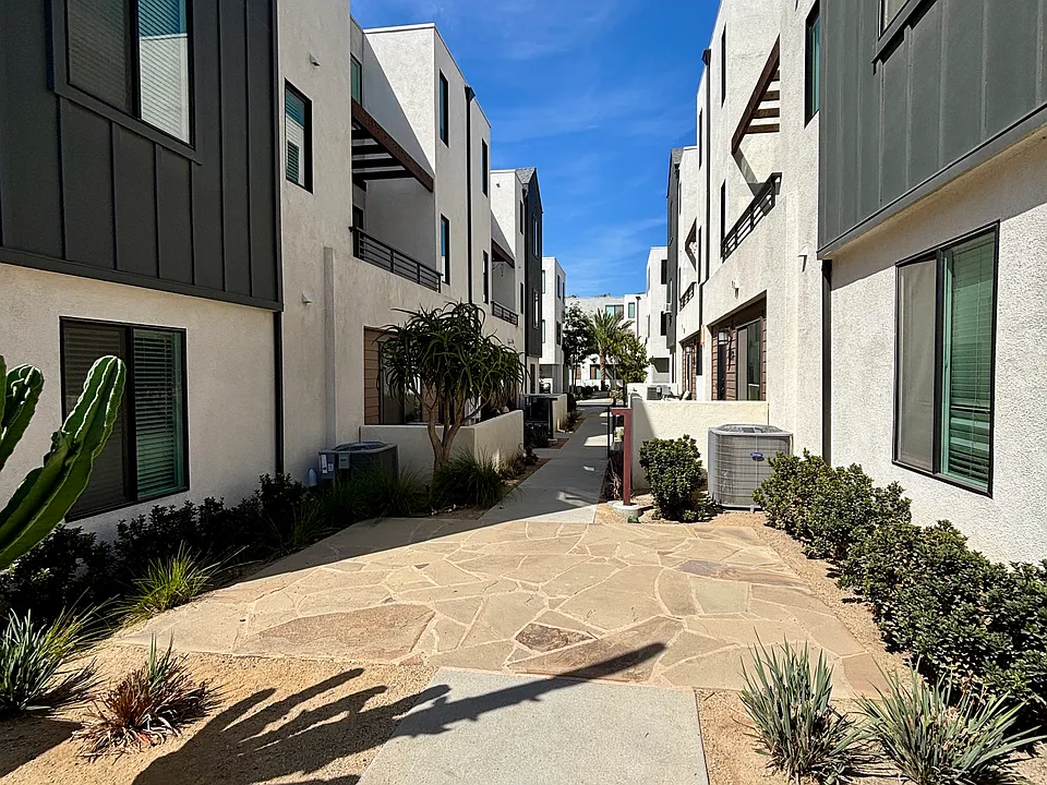 2405 Cascalote Loop