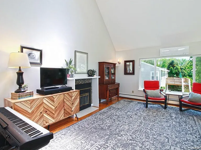 299 Virgo Dr — Photo 2