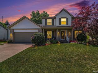 846 Chatham Dr, Milford, MI