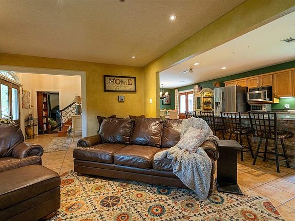4th image of 2708 Country Club Dr