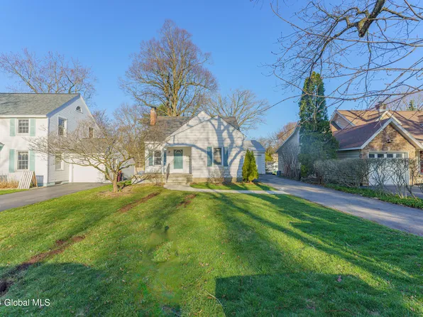 1525 Valencia Road, Niskayuna, NY 12309