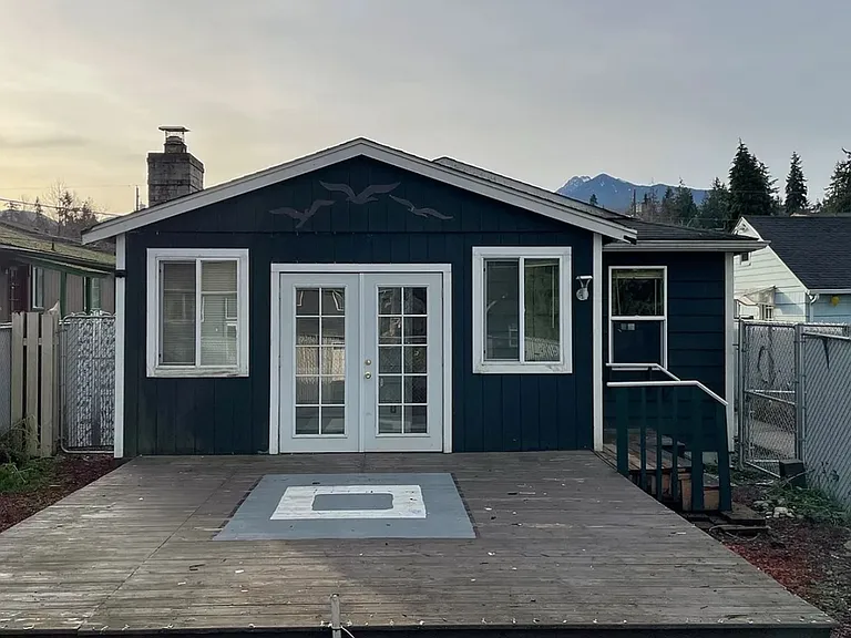 1112 E Craig Ave — Photo 1