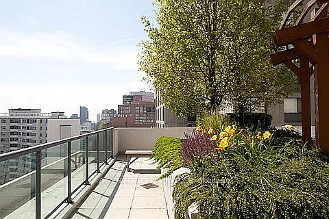 1121 Bay St #701 — Photo 32