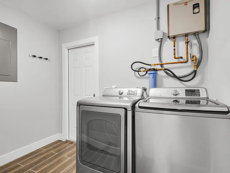204 W Whitney Dr — Photo 26