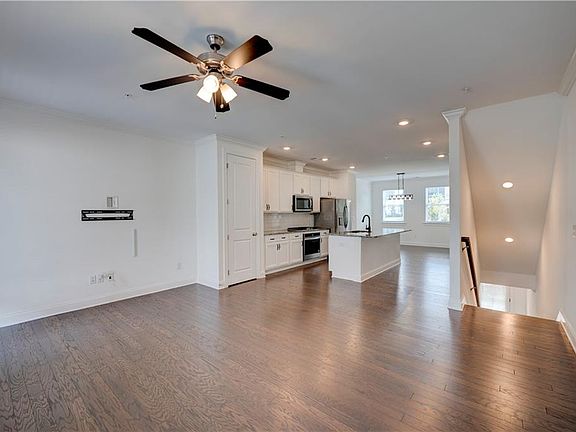 3rd image of 6532 Beacon Dr
