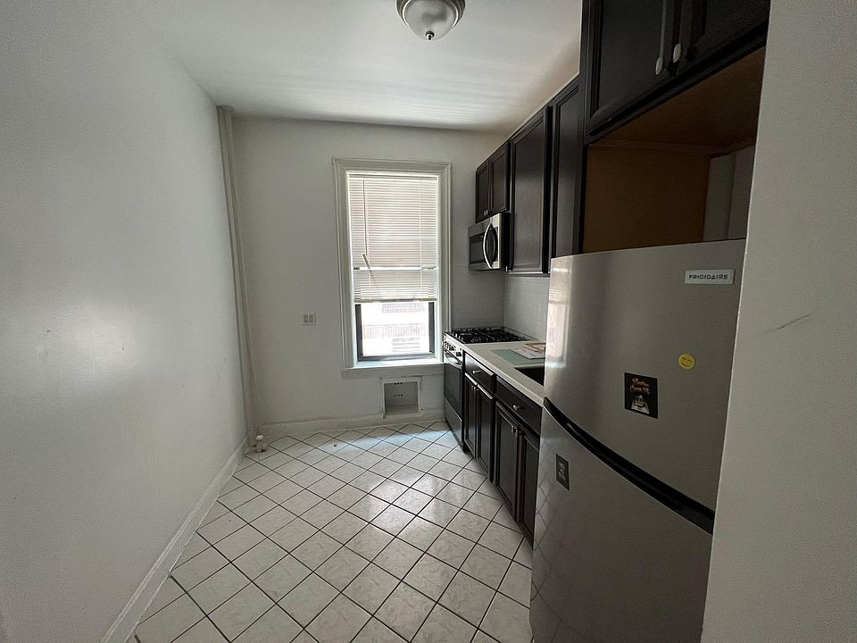 2nd image of 14453 Roosevelt Ave #1