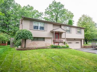 1738 Dumont Dr, Mineral Ridge, OH