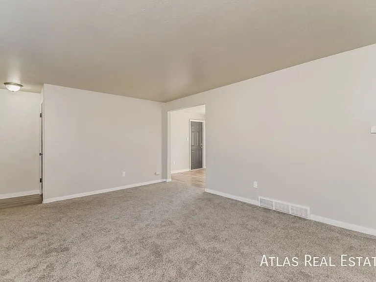 49 S Roosevelt St — Photo 3