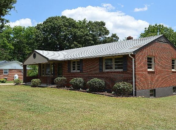 2nd image of 304 Chaney Ln