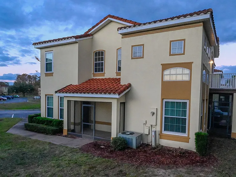 704 Monroe Cir #D — Photo 39