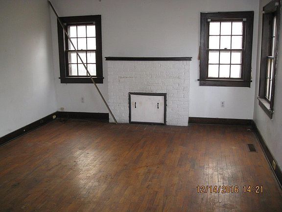 3rd image of 3610 SE Lilac Ave