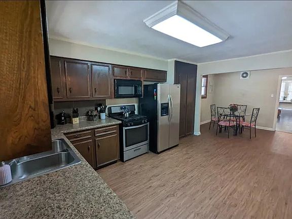 5th image of 5015 Avenue P 1/2