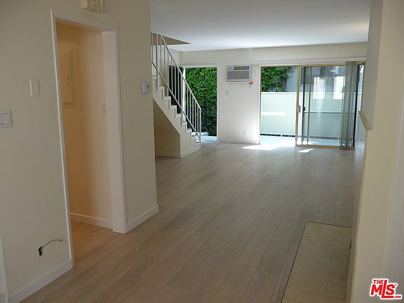 3rd image of 11937 Darlington Ave APT 2