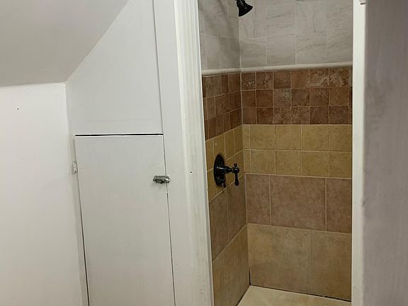 3rd image of 220 Tecumseh Ave