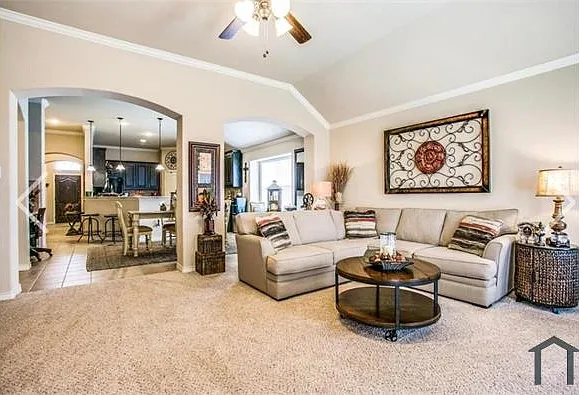 4 bed, 2521 sqft, $3,899 — Photo 4
