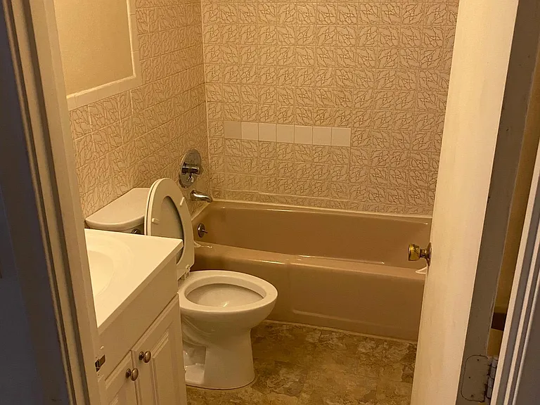 Pelham Street Apartments — Photo 32