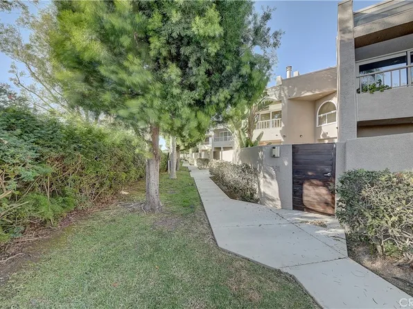 381 Bay View Ter, Costa Mesa, CA 92627