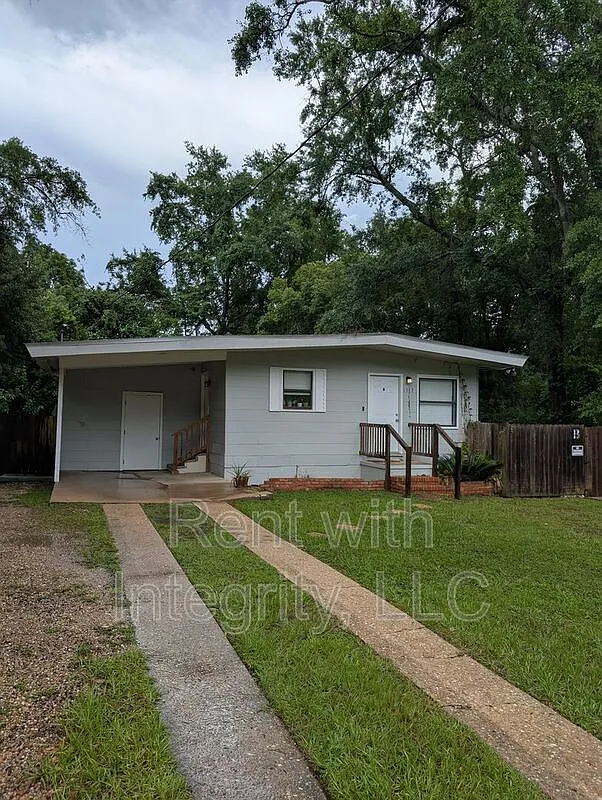 3 bed, 1.0 bath, 912 sqft, $1,250 — Photo 2
