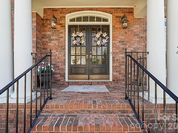 4th image of 2321 Treymore Ln