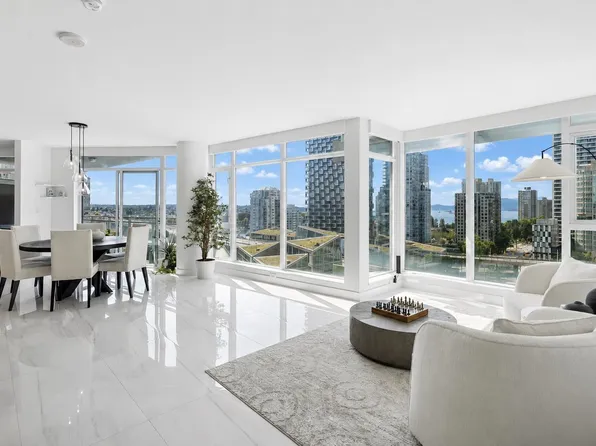 1372 Seymour St #1701, Vancouver, BC V6B 0L1