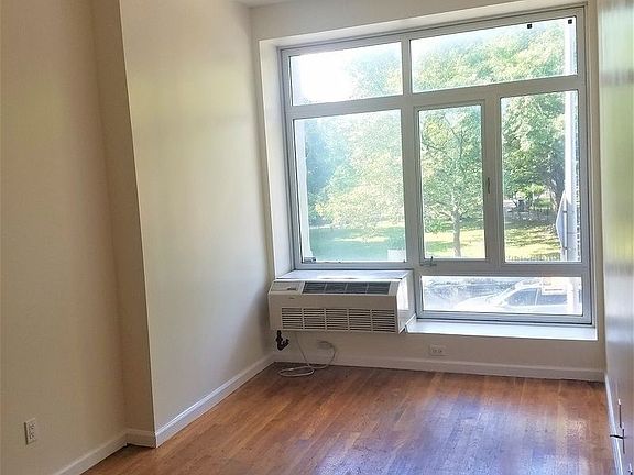 2nd image of 976 Myrtle Ave #2C