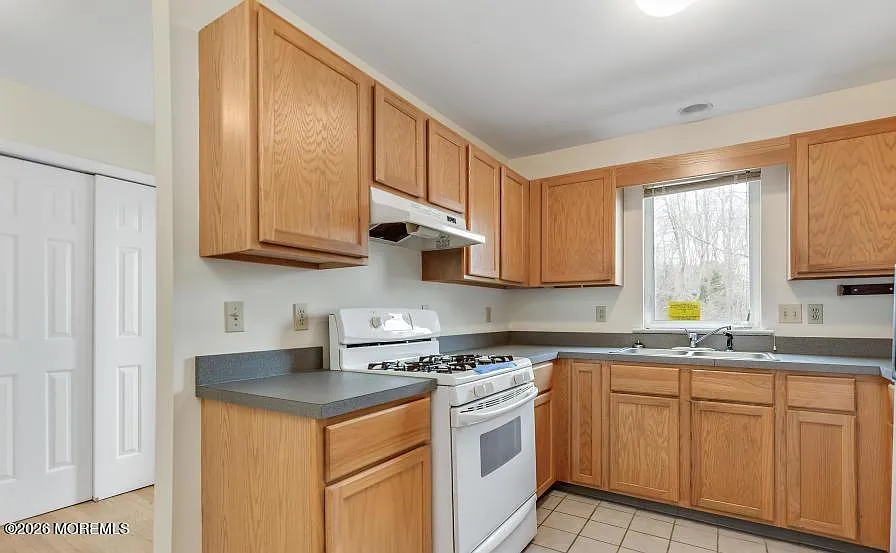 3 bed, 1460 sqft, $3,700 — Photo 3