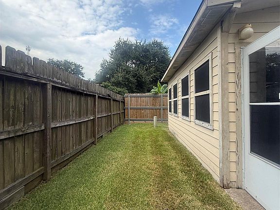 3rd image of 8222 Ridge Forest Dr