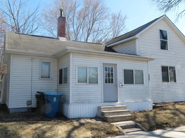 527 W 8th St, Waterloo, IA 50702