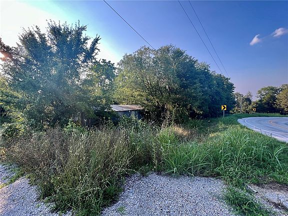 4th image of 4502 Highway 143