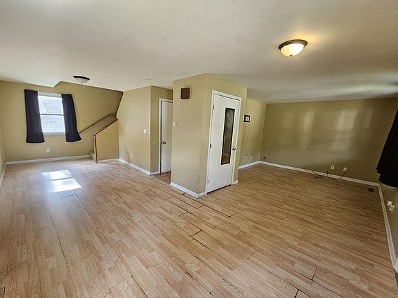 2nd image of 191 McKinley Ave N
