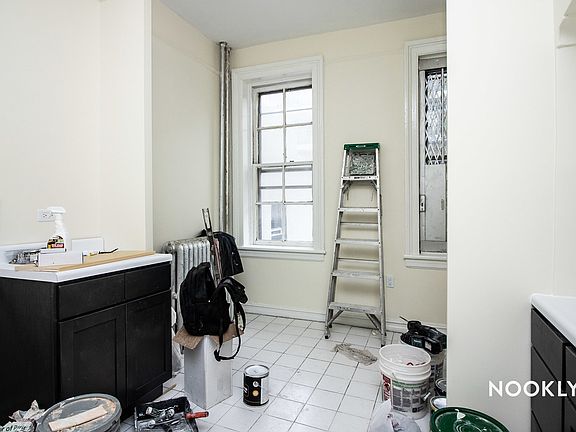 5th image of 135 Montrose Ave #2A